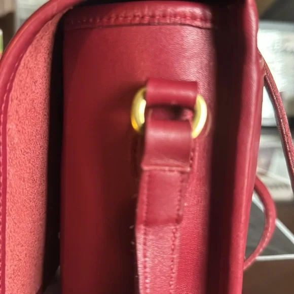 Coach 7 5/8 Vintage flap bag in mint condition wide and strap 21.5 inches long. - Picture 4 of 16